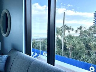 *FRESH & NEW OCEANFRONT*Pool*KING Bed*OMG VIEW*Approved Dogs*F22 - Myrtle Beach - 1