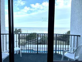 *FRESH & NEW OCEANFRONT*Pool*KING Bed*OMG VIEW*Approved Dogs*F22 - Myrtle Beach - 5
