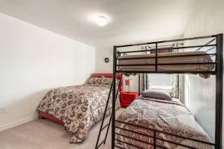 Modern 5 Bedroom with access to community pool - 6