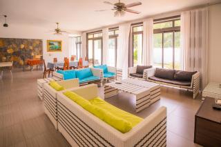 Villa Fitz: Sunlit Beach Getaway w/ Pool + WIFI - Belle Mare - 6