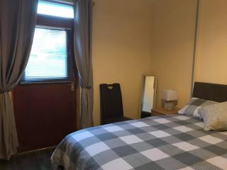 No 5 Newly refurbished 4 bedroom house - 3