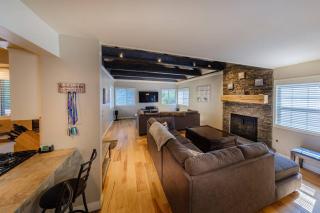 TheDragon's Den Mega Cabin Sleeps 12 - 1