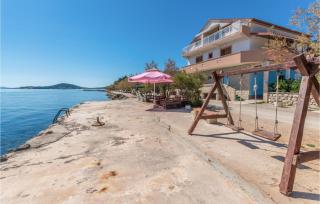 Amazing Apartment In Nevidane With Wifi - Neviđane - 3