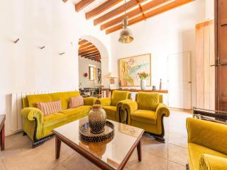 Stylish Apartment with Sauna, Ski Storage, Balcony, Pool - 8