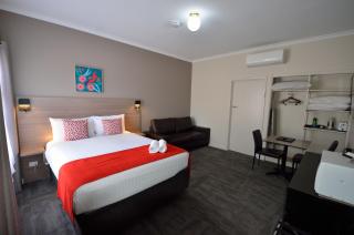 105 On The Park - Bordertown - 8