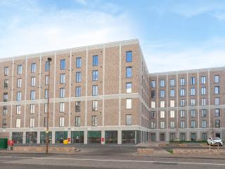 Bright Modern Studios and Private Bedrooms with Shared Kitchen at Straits Meadow near Edinburgh City Centre - Edinburgh - 0