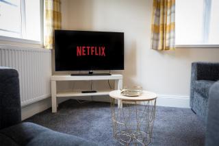 Crystal Suite 1, free private parking - North Shields - 7