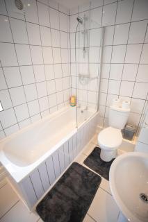Crystal Suite 1, free private parking - North Shields - 6