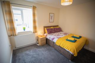 Crystal Suite 1, free private parking - North Shields - 2