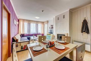 Colorful 2BD Apartment with Indoor Fireplace and Mountain View by Flat Mаnager - Pamporovo - 3