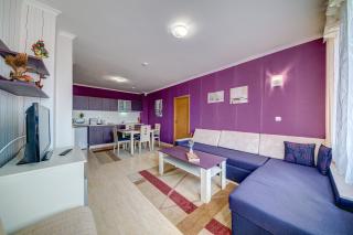 Colorful 2BD Apartment with Indoor Fireplace and Mountain View by Flat Mаnager - Pamporovo - 4