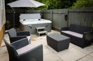 Woodside Hot Tub Retreat - 0