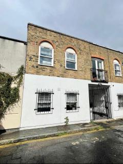 *NEW* Beautiful 2 Bedroom House in Central Location - London - 9
