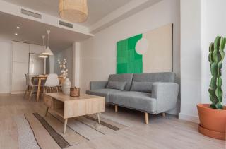 Peaceful & bright apartment with patio - Center - 3