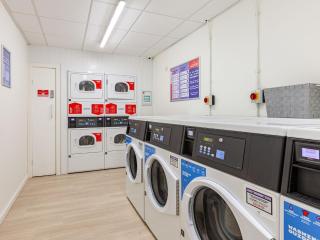 Bright Modern Studios and Private Bedrooms with Shared Kitchen at Straits Meadow near Edinburgh City Centre - Edinburgh - 5