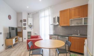 2BEDROOMS 4BEDS Minimum 3 days -TheTechFlat- Red Metro Sesto Marelli San Babila Duomo Fiera - For professionals and remote workers 32inch Monitor and Desks - No City tax requird -dishwasher - Sesto San Giovanni - 7