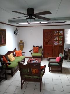 Confortable y privado estudio en zona exclusiva . - San José - 2