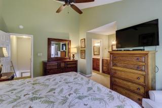 Near the ocean and pool Bike paths Granite Counters Bikes & Beach Gear included - 5