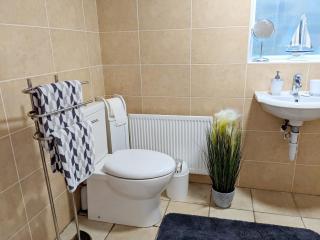 2 Bed House - Sleeps 6 - Parking - Wifi - 7