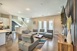 Stylish Houston Townhome ~ 3 Mi to Downtown! - 5
