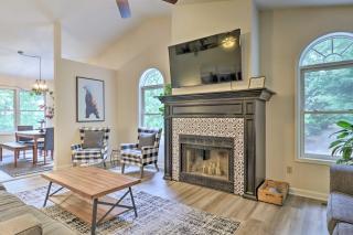 Bright Asheville Retreat with Hot Tub and Decks! - Asheville - 7