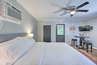 Cozy Studio Cabin on Lake O the Pines with Deck! - Avinger - 3