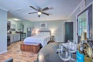 Cozy Studio Cabin on Lake O the Pines with Deck! - Avinger - 1
