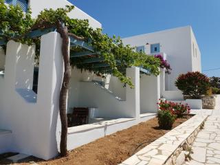 Captain's Rocks Hotel - Chrissi Akti - 3