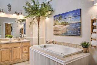 Nine Mile Falls Hideaway: Scenic Retreat on River - 7