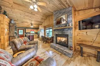 Charming Cabin with Deck about 6 Mi to Nottely Lake - 0