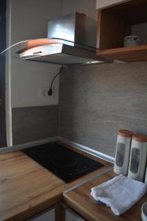 Patche Residence - A Wine Cellar Hideaway in the Historic Home of Revolutionary Metodi Patche - 2