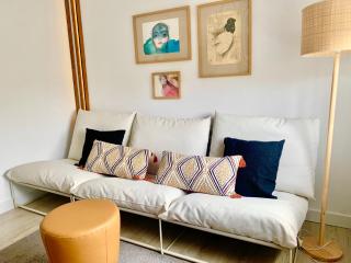 Grey House - Feel The Vibe - Vigo - 0
