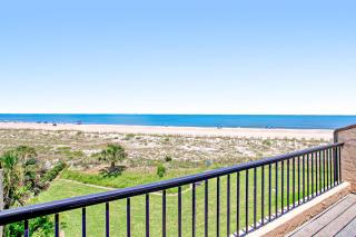 Dog-friendly oceanfront townhouse with covered balcony, views, pool & AC - 9