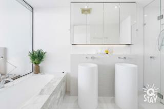 Oracle Resort Broadbeach - 4 Bedroom Sub Penthouse Ocean View Apartment - QSTAY - Gold Coast - 4