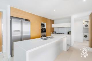 Oracle Resort Broadbeach - 4 Bedroom Sub Penthouse Ocean View Apartment - QSTAY - Gold Coast - 3