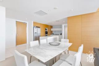 Oracle Resort Broadbeach - 4 Bedroom Sub Penthouse Ocean View Apartment - QSTAY - Gold Coast - 2