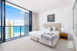 Oracle Resort Broadbeach - 4 Bedroom Sub Penthouse Ocean View Apartment - QSTAY - Gold Coast - 1