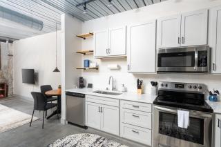 Flexhome Brewery District 1BR Apt M5 - Milwaukee - 5