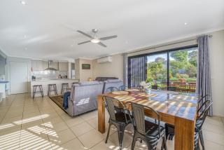 Seabreeze Haven -Wifi, Netflix, pet friendly beach house - 3