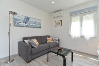 House Mirna 2177 - 1