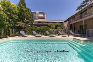 Hotel Cantosorgue - LʼIsle-sur-la-Sorgue - 0