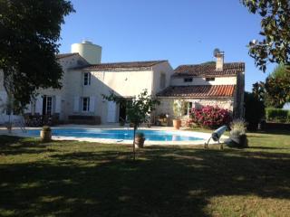 Maison ancienne avec piscine au milieu des vignes - - 3