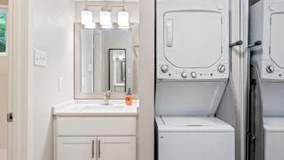 Cozy Efficiency Studios Close to Downtown and Domain - Austin - 6