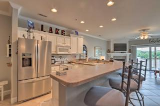 Lakefront Ozark Condo with Balcony and Seasonal Pool! - Camdenton - 2