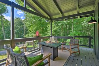 Maggie Valley ‘Creekside Chalet’ + Deck: Fish, Ski - 9