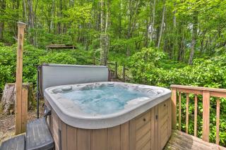 Luxe Lodge Near Smoky Mountains Views and Hot Tub! - 8