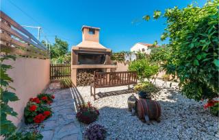 1 Bedroom Amazing Apartment In Nevidane - 3