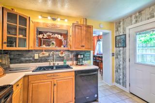 Dtwn Elizabethtown Home with Fire Pit and Gas Grill! - 3