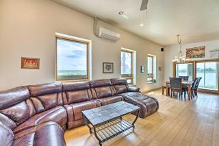Lakefront Country Home with Waterslide and Trampoline! - Wheatland - 5