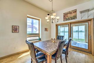 Lakefront Country Home with Waterslide and Trampoline! - Wheatland - 3